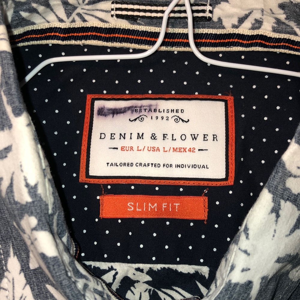 Hawaiian shirt- fun flower design - Picture 4 of 5